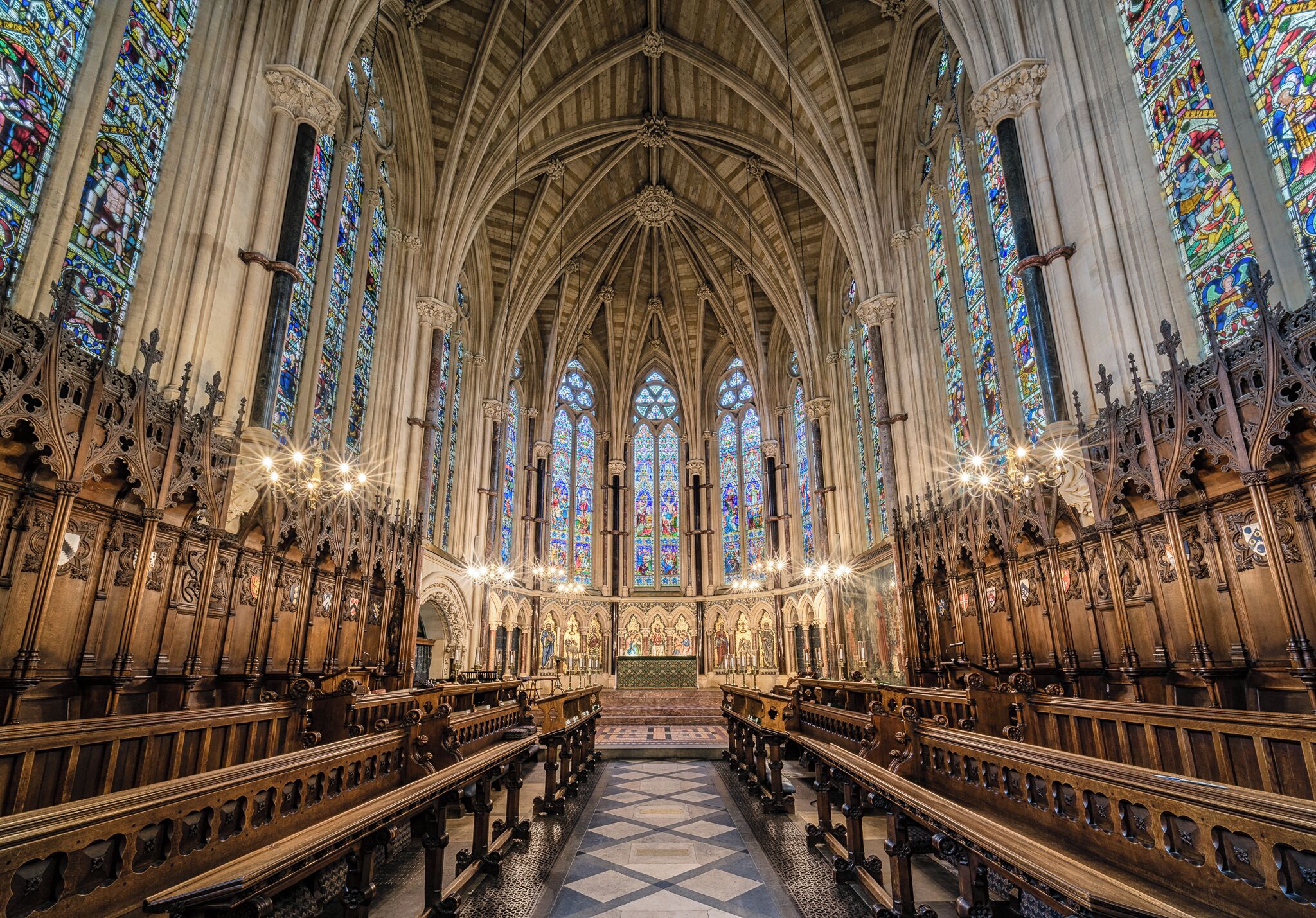 The ornate chapel at Exeter College in Oxford was heavily inspired by the Sainte-Chapelle in Paris.
#StainedGlass #Trovember