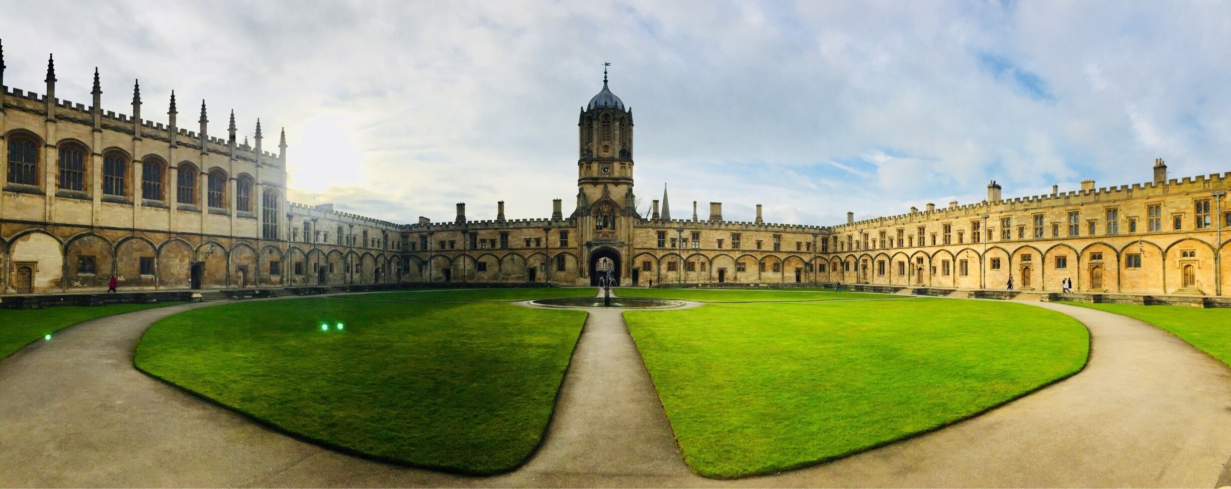 Quad of #ChristChurchCollege in #Oxford. It’s one of the most grand institute one can visit. The dinning halls of this college also inspired HarryPotter dining hall. #lifeAtExpedia 