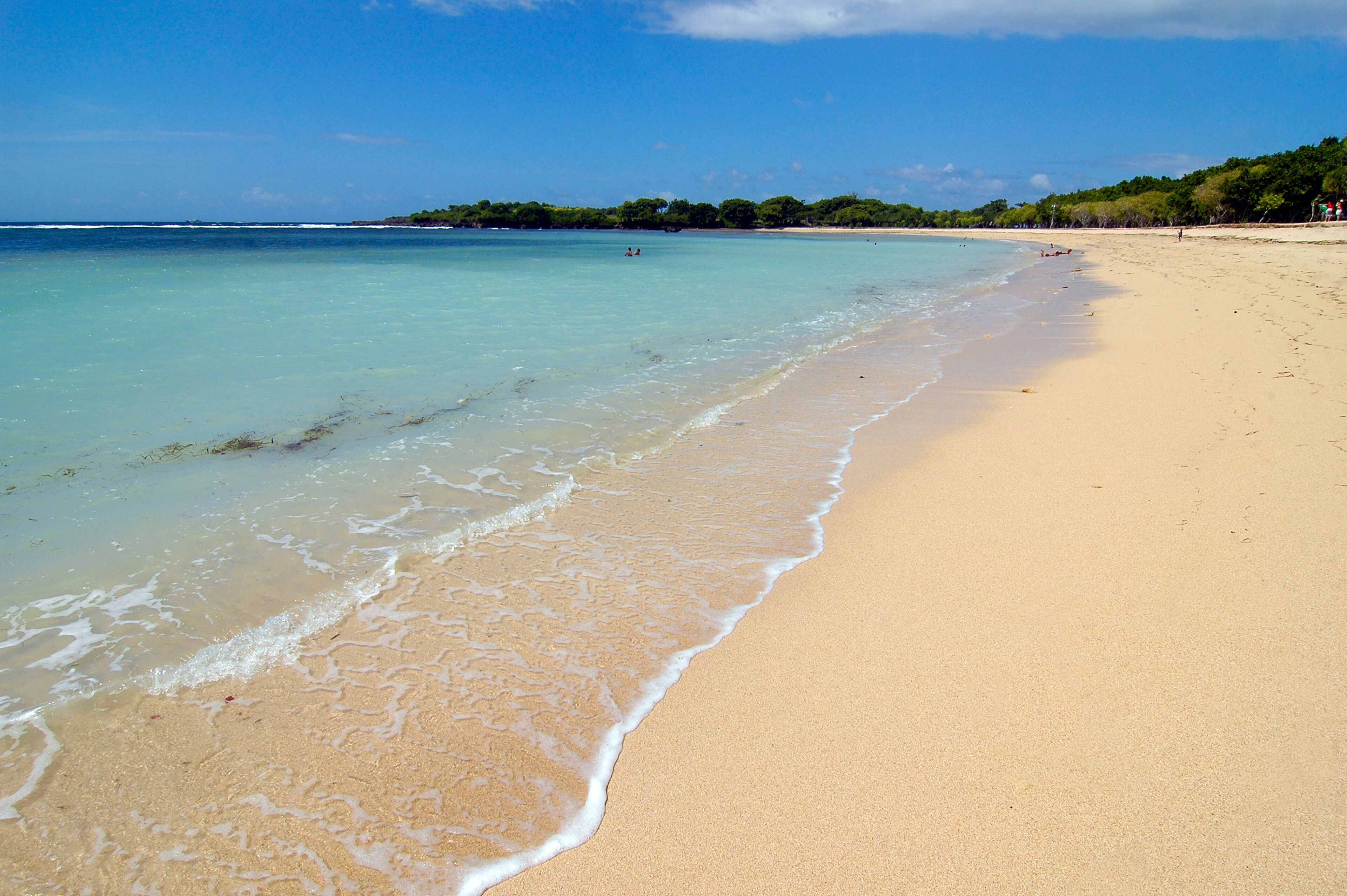 AFERT1 An idyllic deserted beach near Nusa Dua, on the island of Bali, Indonesia