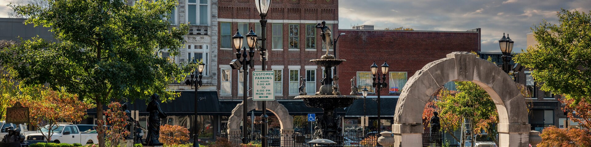 Bowling Green Kentucky town center shopping area