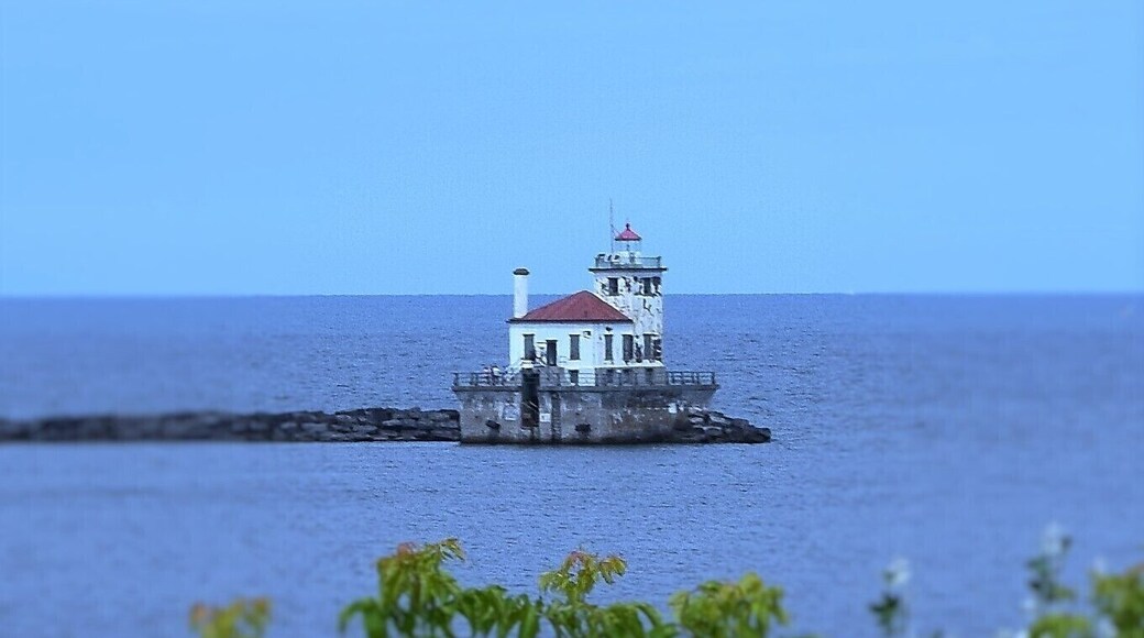 View of the Oswego lighthouse from the grounds of Fort Oswego