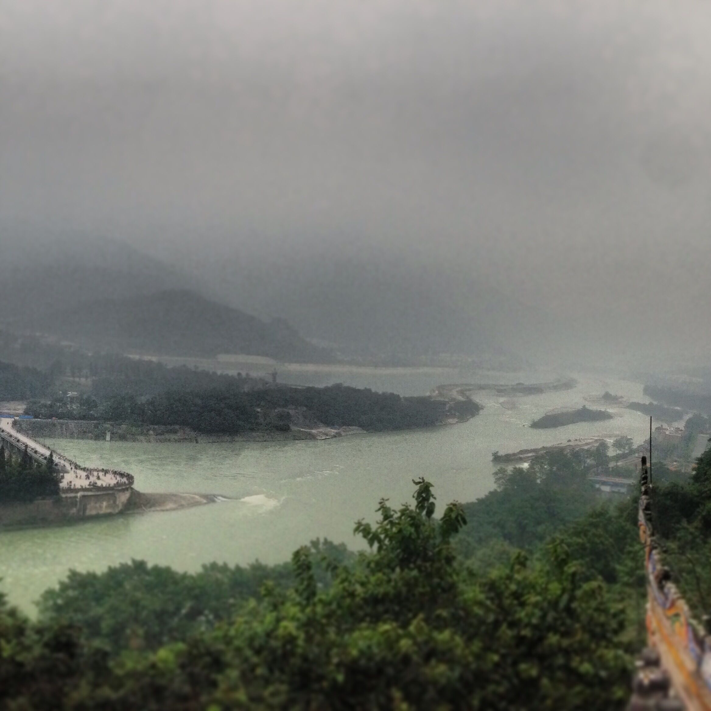 The river feed a 10 millions metropolis 