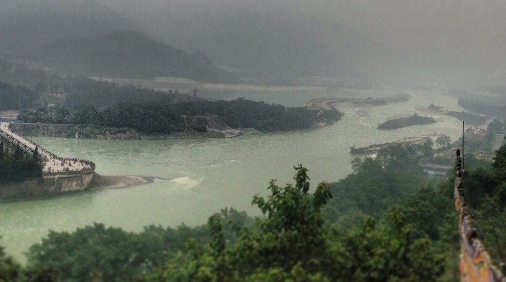 The river feed a 10 millions metropolis