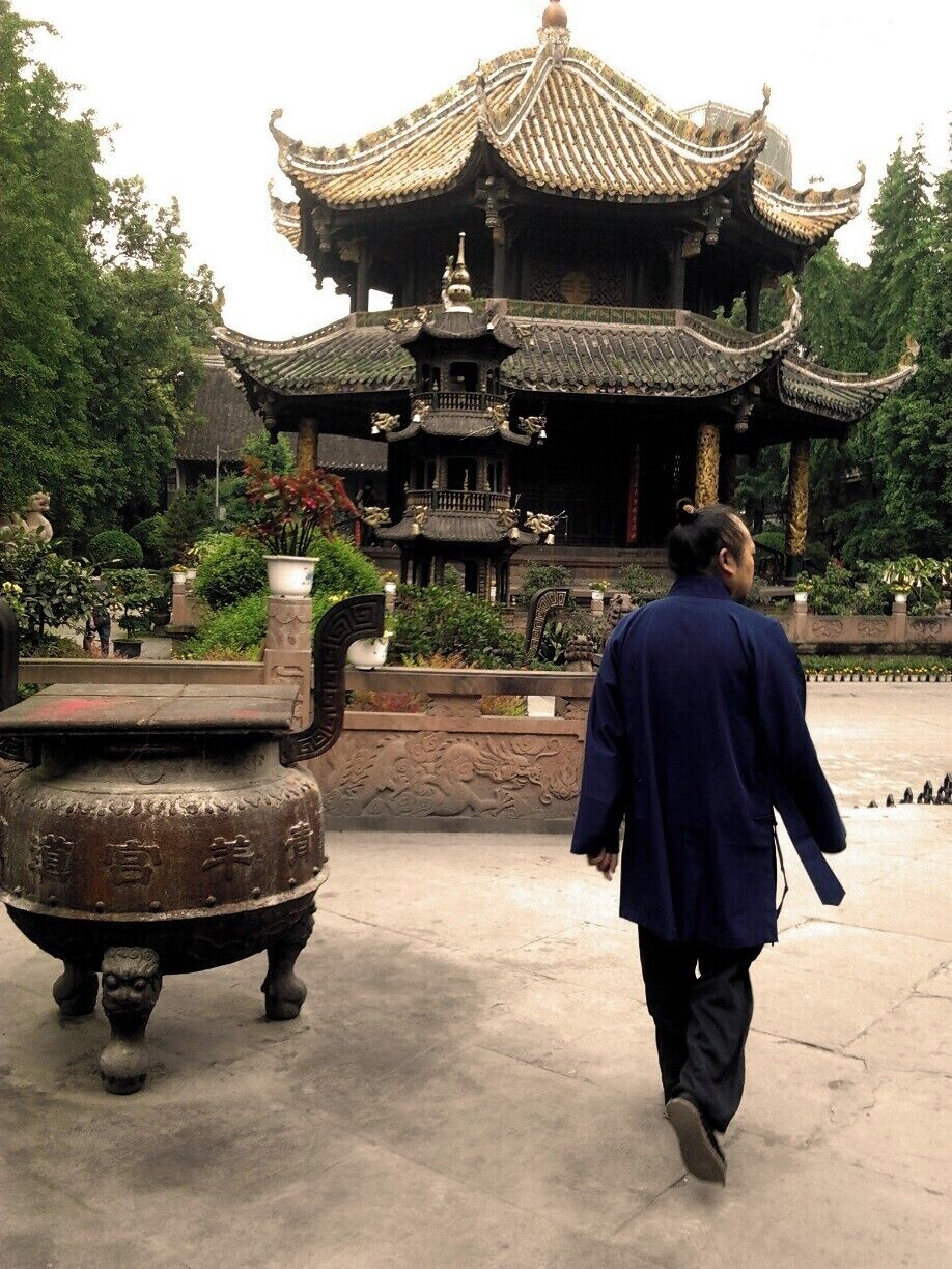 Entering the Green Ram Taoist Temple in Chengdu, the oldest and largest in the city.