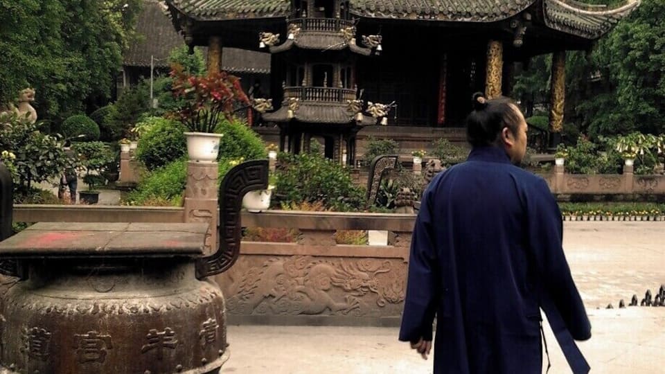 Entering the Green Ram Taoist Temple in Chengdu, the oldest and largest in the city.