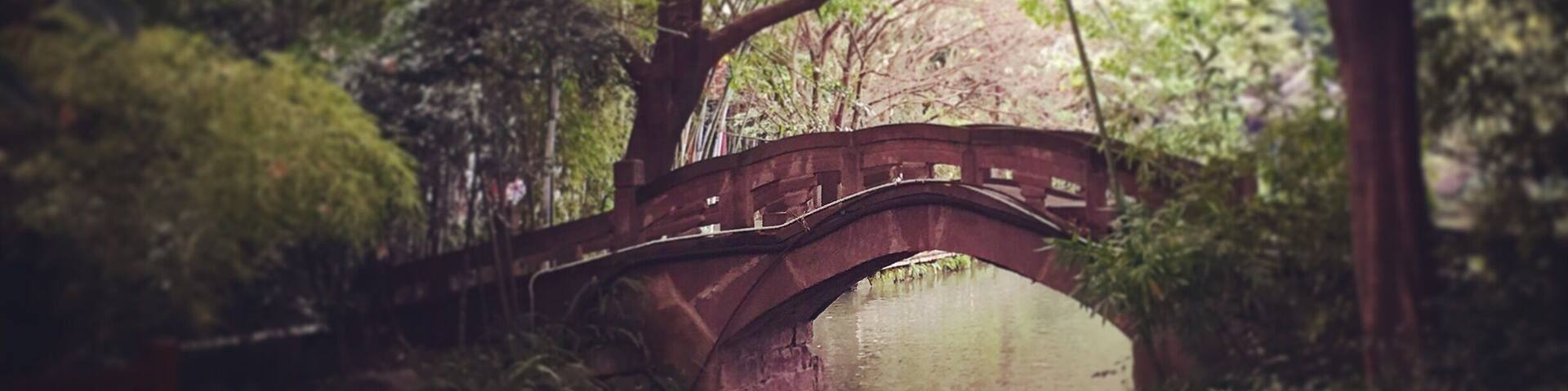 when i was that young i always windering i can be some one.suddenku when i looked back a bridge a childhoods playground is which i zealed for seeking.