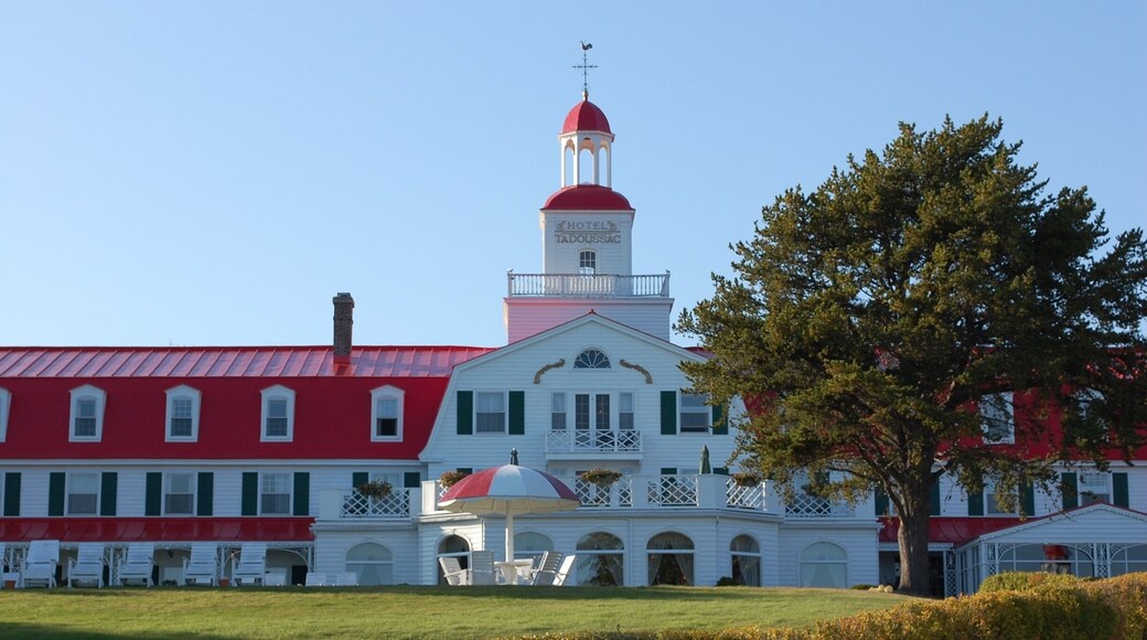 Hotel Tadoussac, a former Post Office.
Sept. 2008