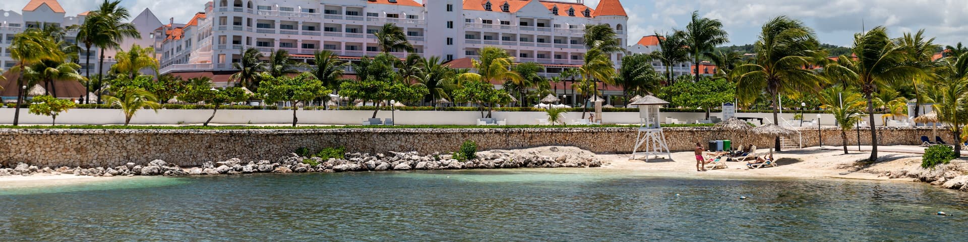 View of Runaway Bay beach (Jamaica).