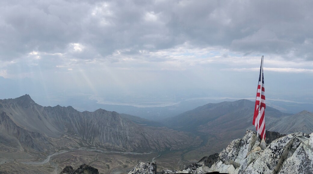 Feeling at the top of the world on Matanuska Peak. Instant favorite and a must do for everybody, but beware, this is a challenging 9 mile hike. Give yourself plenty of time and bring lots of water.
_
#MatanuskaPeak #Adventure