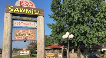 Had a nice stay and wonderful dinner at the Sawmill BBQ.