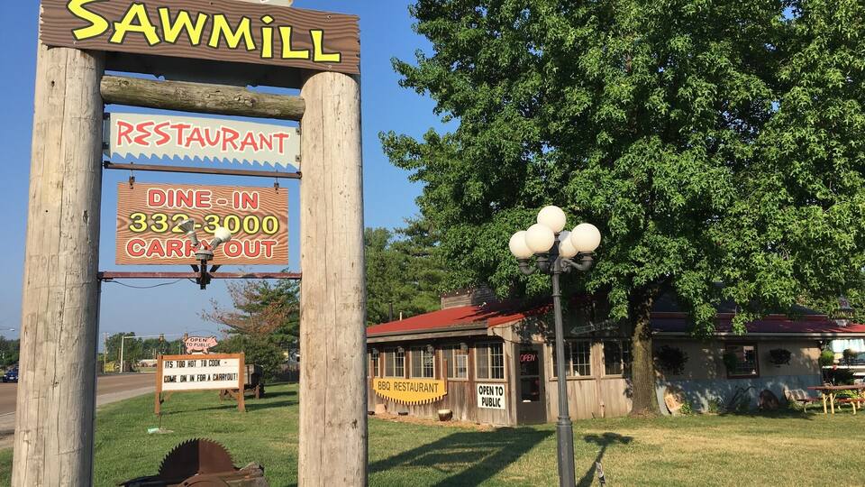 Had a nice stay and wonderful dinner at the Sawmill BBQ.