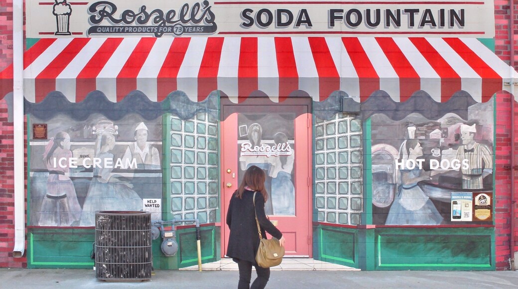 The adorable street art of Pontiac, Illinois. #culture