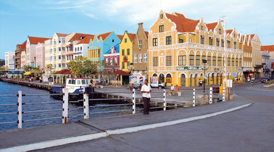 Willemstad showing a house, a city and heritage architecture
