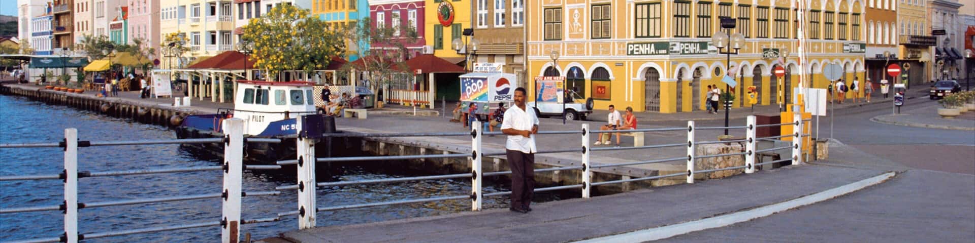 Willemstad which includes street scenes, heritage architecture and a house