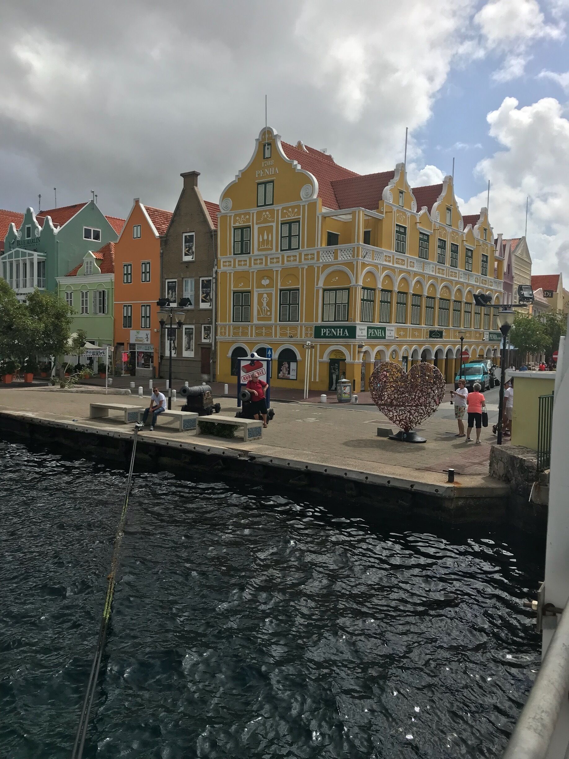 Of all the buildings in Willemstad my fave is Pena