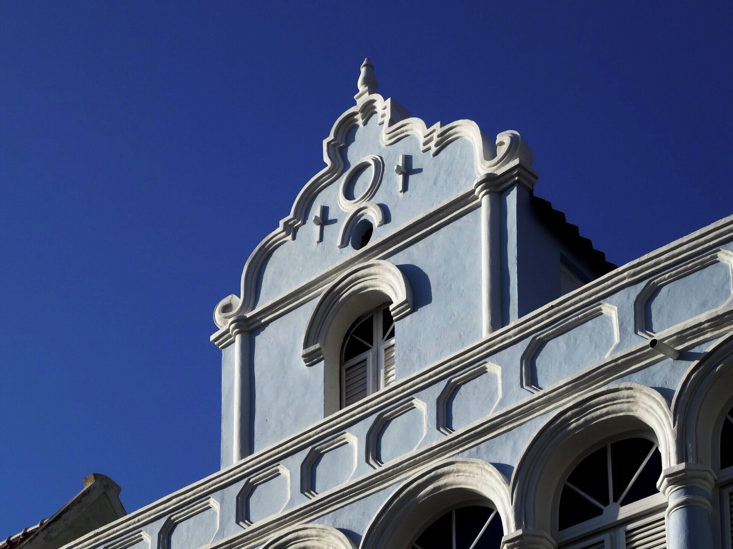 #BVSblue #Curacao #Willemstad #details #culture

Williemstad, in Curaçao, is a Unesco World Heritage Site.  Its architecture, the details of the facades and the colors are a delight for the eyes.

Williemstad, em Curaçao, é Patrimônio Histórico Mundial  da Unesco. A sua arquitetura, os detalhes das fachadas e as cores são um deleite para os olhos.