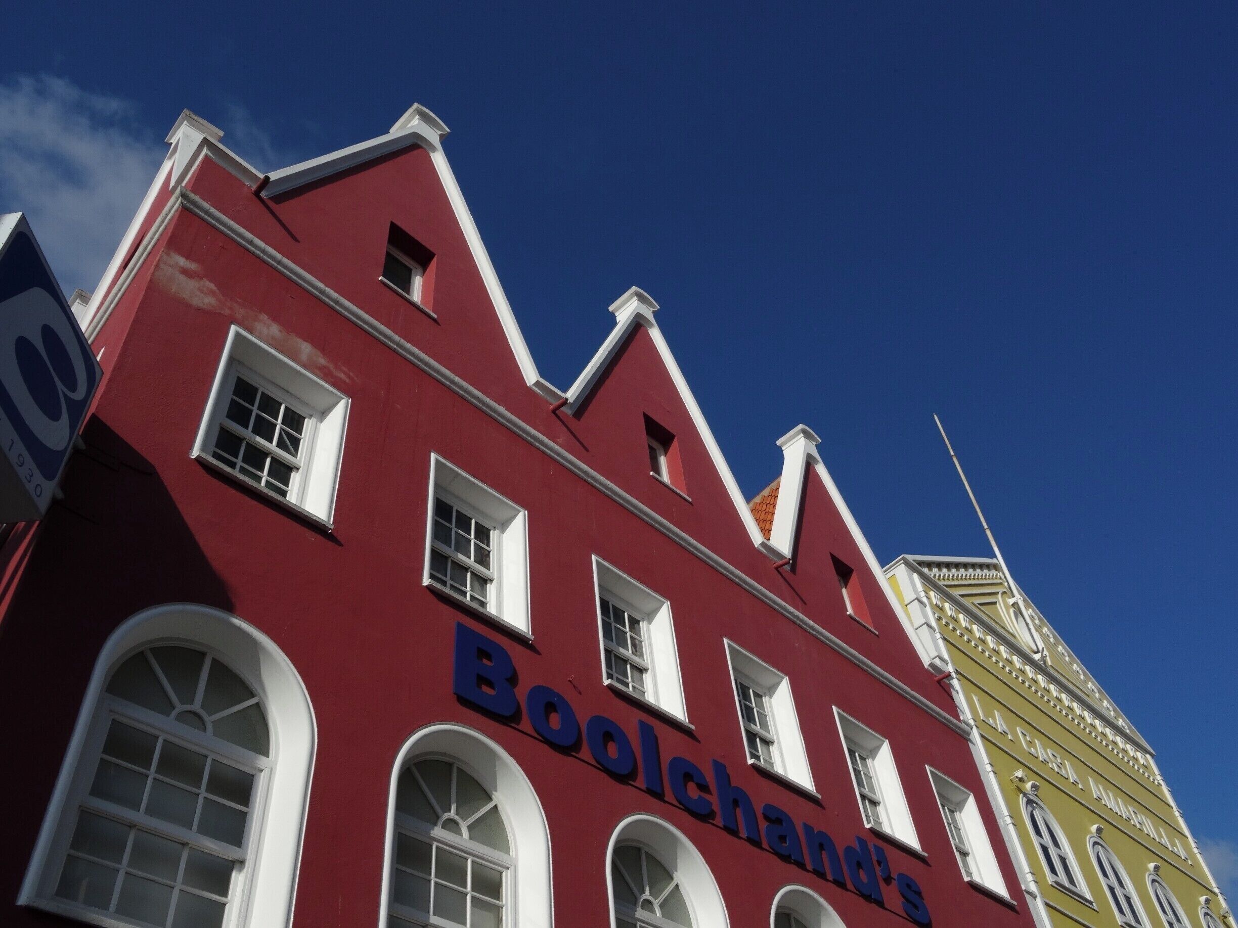 #Curacao #Willemstad #details #culture

Williemstad, in Curaçao, is a Unesco World Heritage Site.  Its architecture, the details of the facades and the colors are a delight for the eyes.

Williemstad, em Curaçao, é Patrimônio Histórico Mundial  da Unesco. A sua arquitetura, os detalhes das fachadas e as cores são um deleite para os olhos.