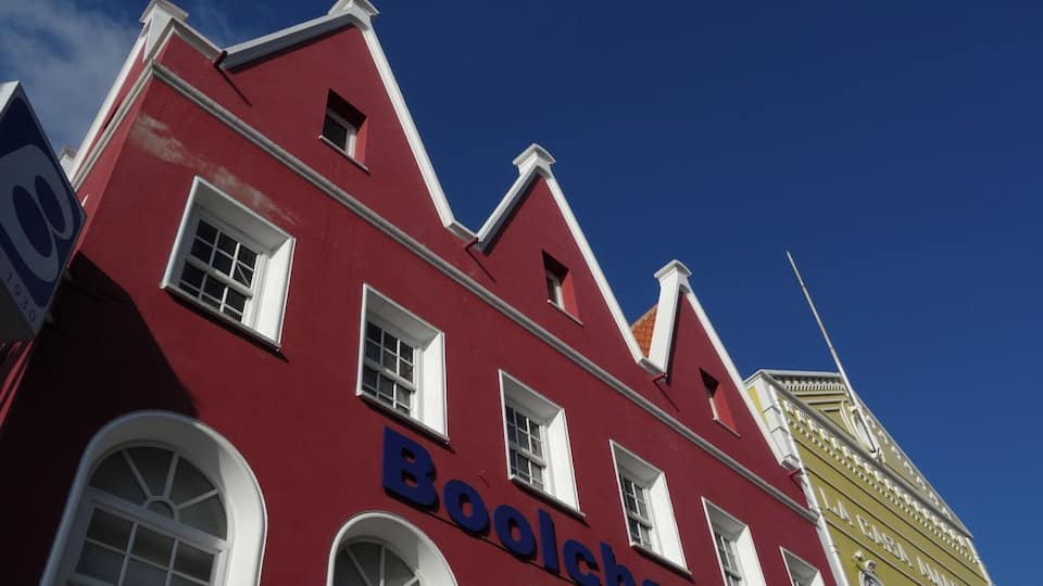 #Curacao #Willemstad #details #culture
Williemstad, in Curaçao, is a Unesco World Heritage Site. Its architecture, the details of the facades and the colors are a delight for the eyes.
Williemstad, em Curaçao, é Patrimônio Histórico Mundial da Unesco. A sua arquitetura, os detalhes das fachadas e as cores são um deleite para os olhos.