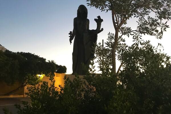 Sun to night and the city changes