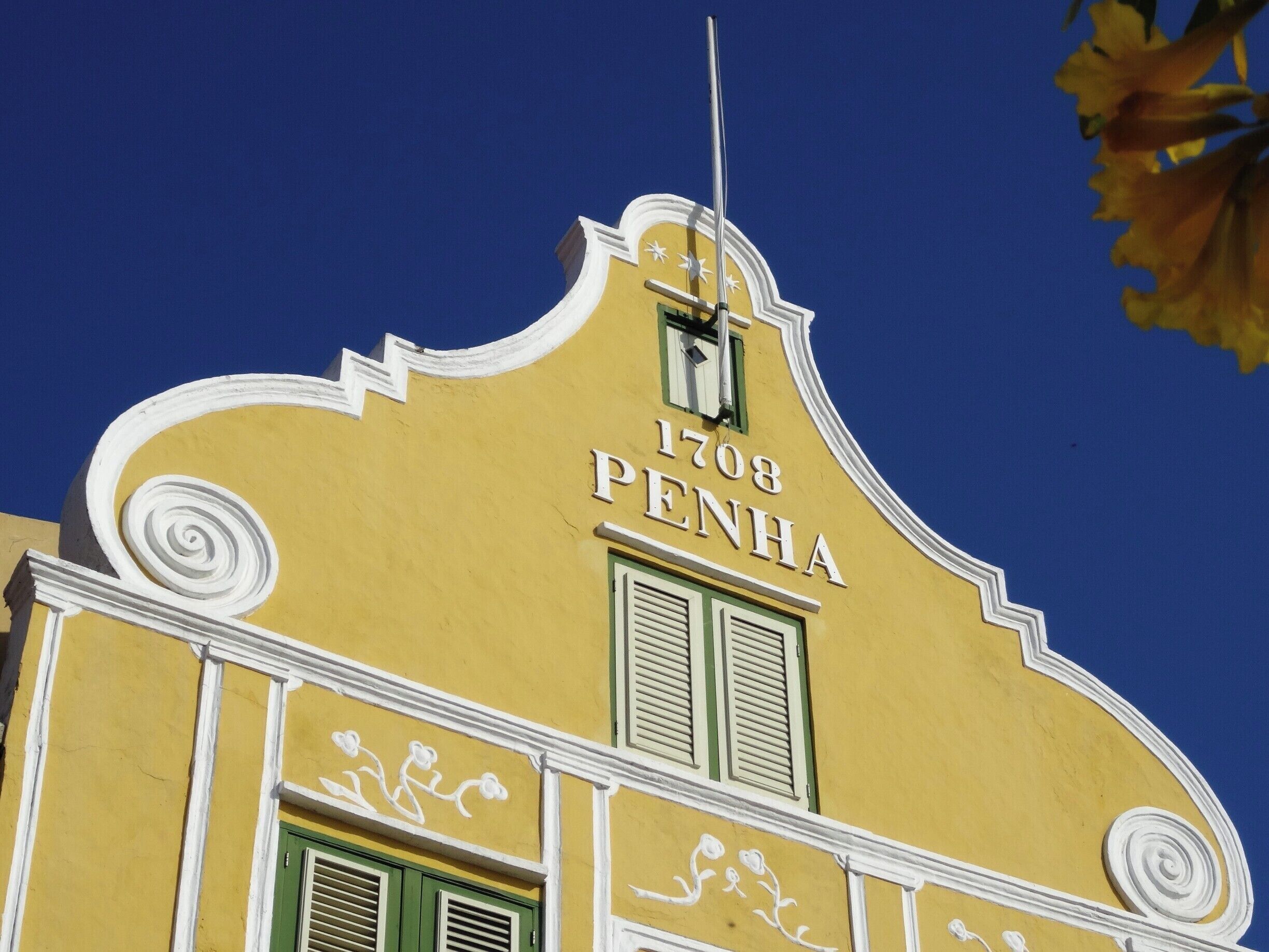 #Curacao #Willemstad #details #culture

Williemstad, in Curaçao, is a Unesco World Heritage Site.  Its architecture, the details of the facades and the colors are a delight for the eyes.

Williemstad, em Curaçao, é Patrimônio Histórico Mundial  da Unesco. A sua arquitetura, os detalhes das fachadas e as cores são um deleite para os olhos.