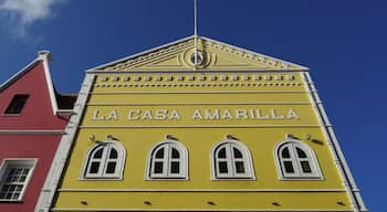 #Curacao #Willemstad #details #culture
Williemstad, in Curaçao, is a Unesco World Heritage Site. Its architecture, the details of the facades and the colors are a delight for the eyes.
Williemstad, em Curaçao, é Patrimônio Histórico Mundial da Unesco. A sua arquitetura, os detalhes das fachadas e as cores são um deleite para os olhos.