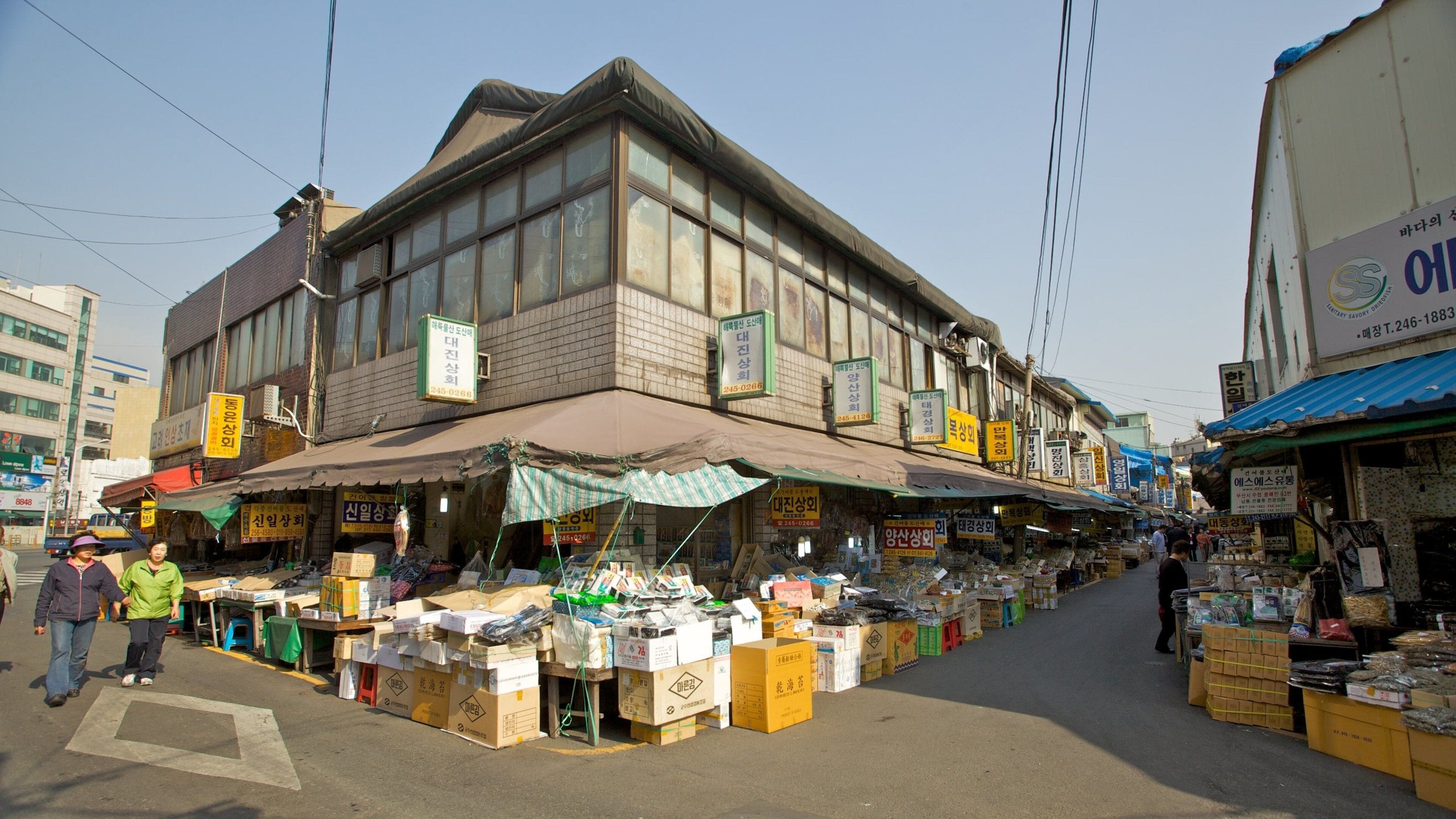 Busan showing markets, a city and street scenes