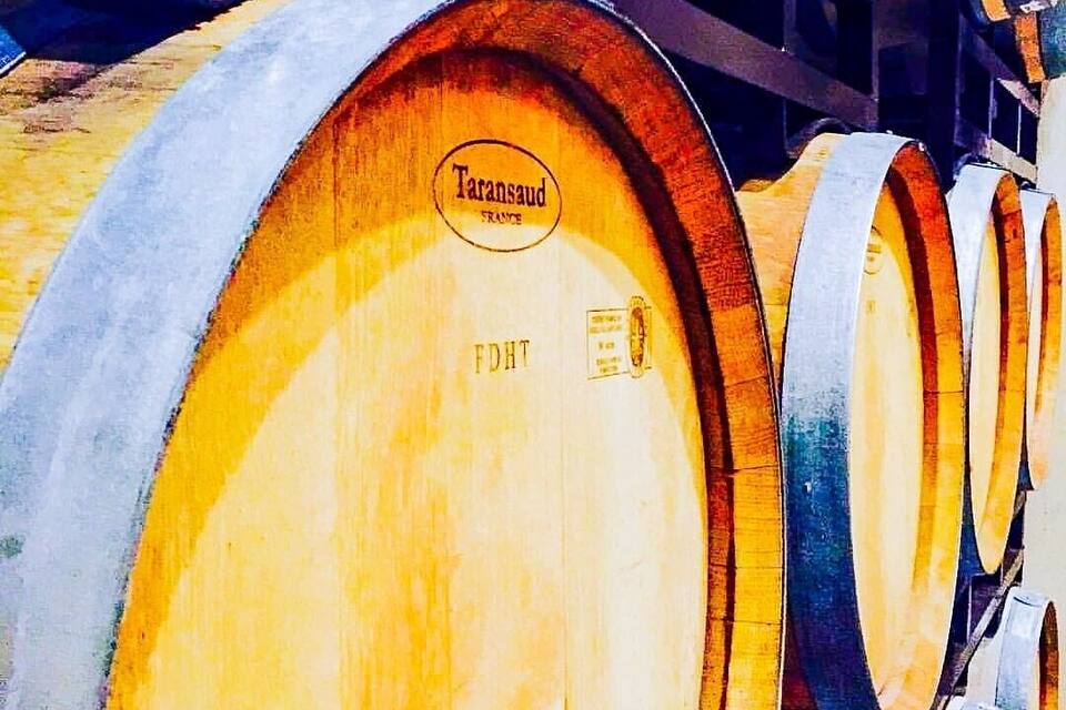 Wooden barrels with the label 'Larinsaud France' and 'FDHT' on them.