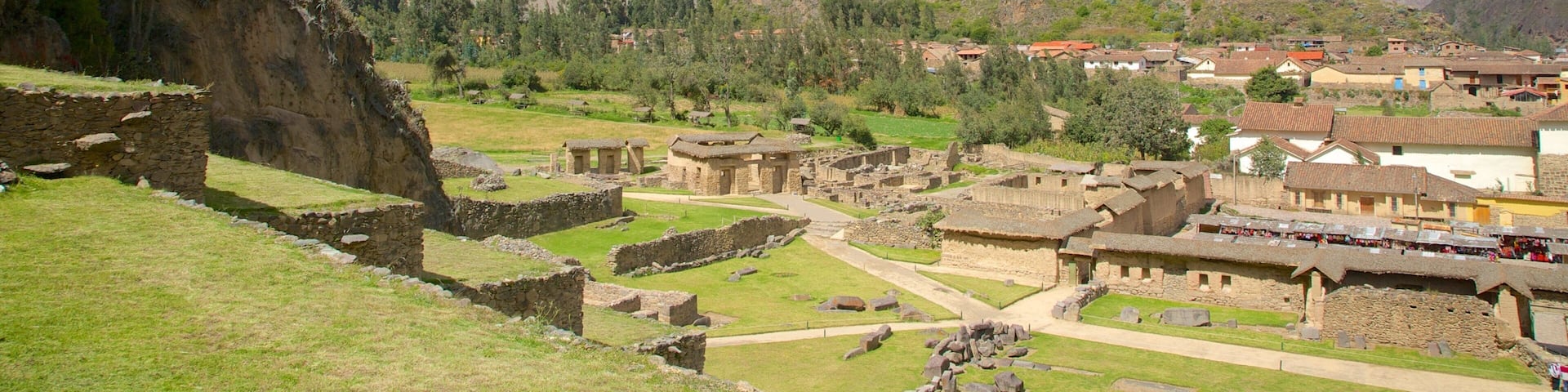 Cuzco mit einem Landschaften, Berge und Gebäuderuinen