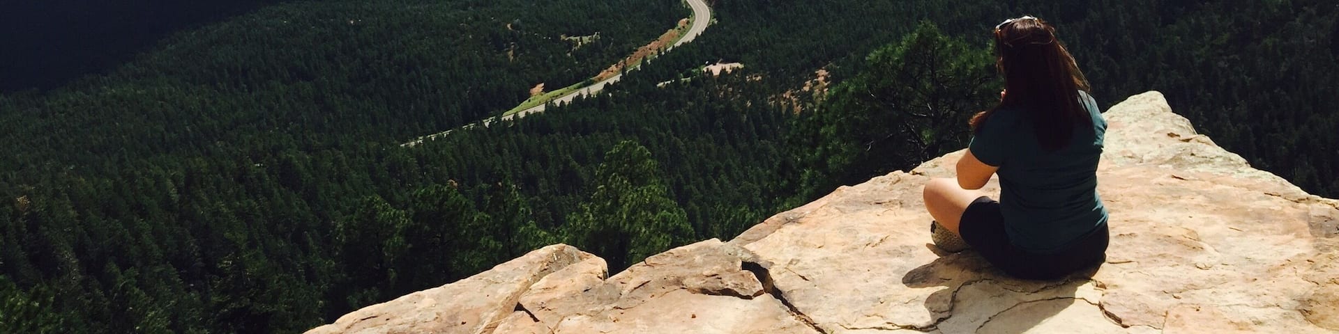 Stopped by the gorgeous view of the Woods Canyon Rim, in the Mogollon Rim Area in Payson, Arizona 😃