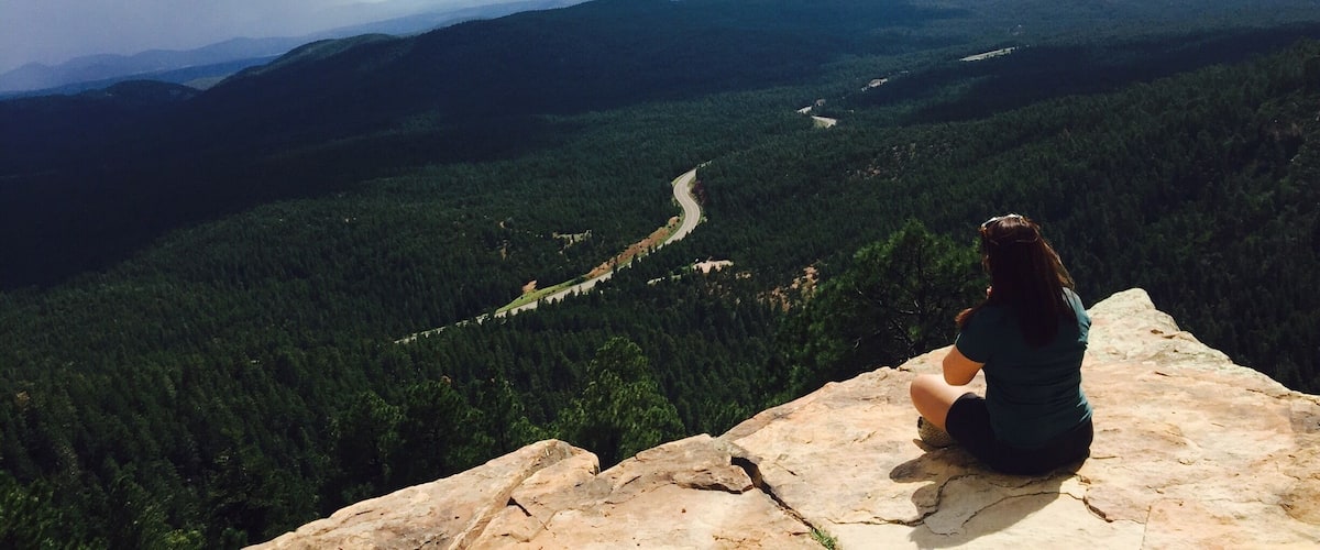Stopped by the gorgeous view of the Woods Canyon Rim, in the Mogollon Rim Area in Payson, Arizona 😃