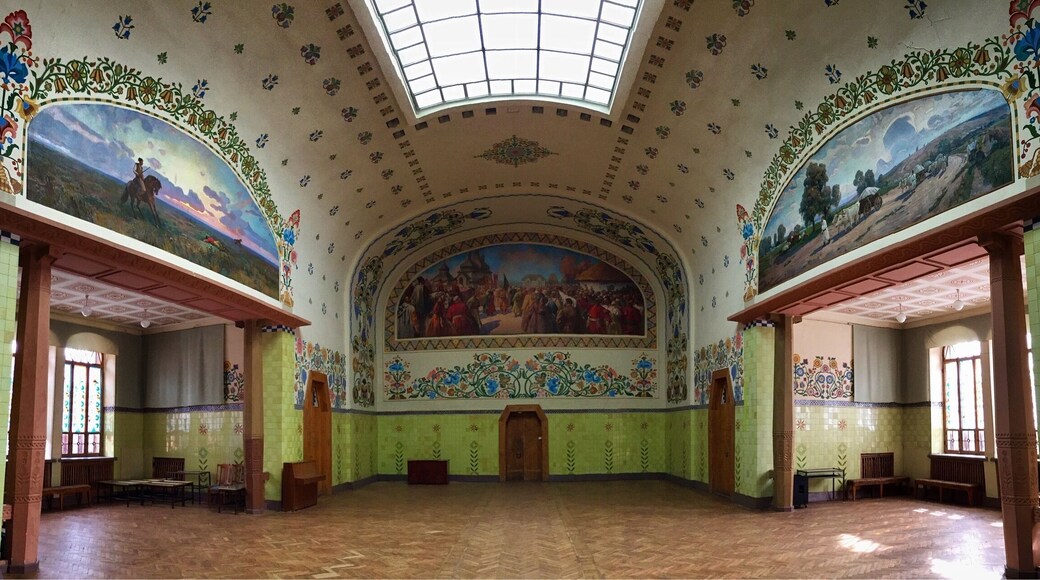 I don't know what this room is used for, but I loved that it was empty.