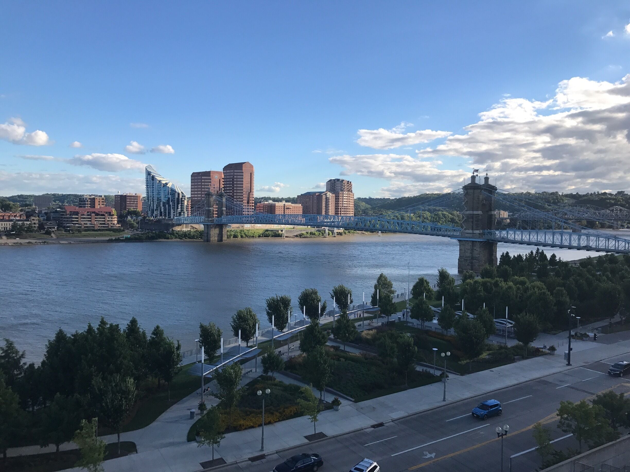 The view from Great American Ballpark is beautiful at sunset.
#UrbanJungle #Cincinnati #river