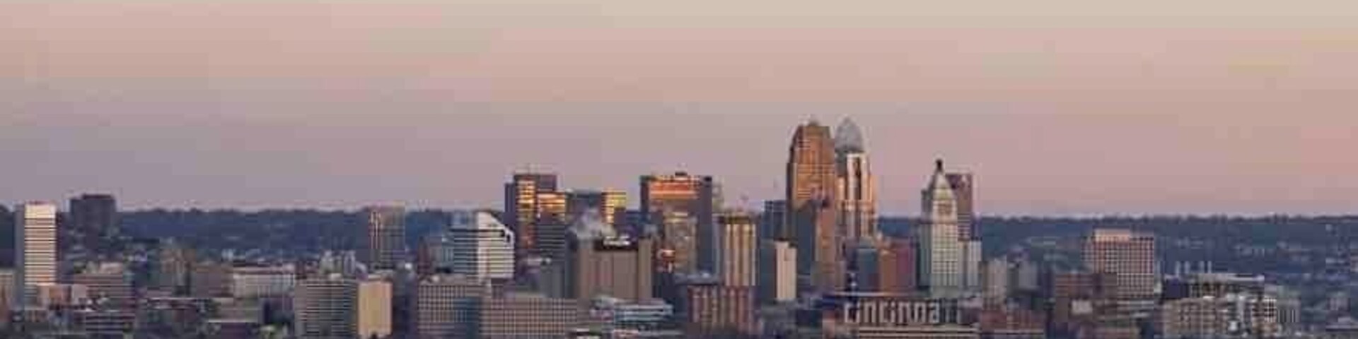 This restaurant offers panoramic views of the Ohio River and Downtown Cincinnati. The food here is pretty good I would go again. I had salmon and green beans but other peoples dishes looked good!