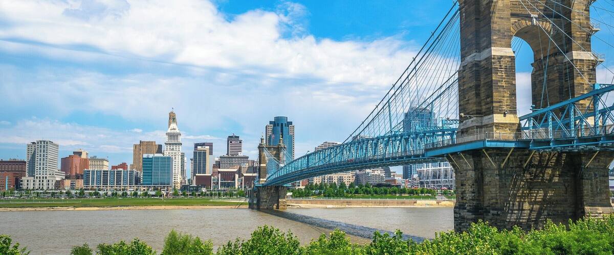 Viewing of the Cincinnati city from Kentucky riverside Dr