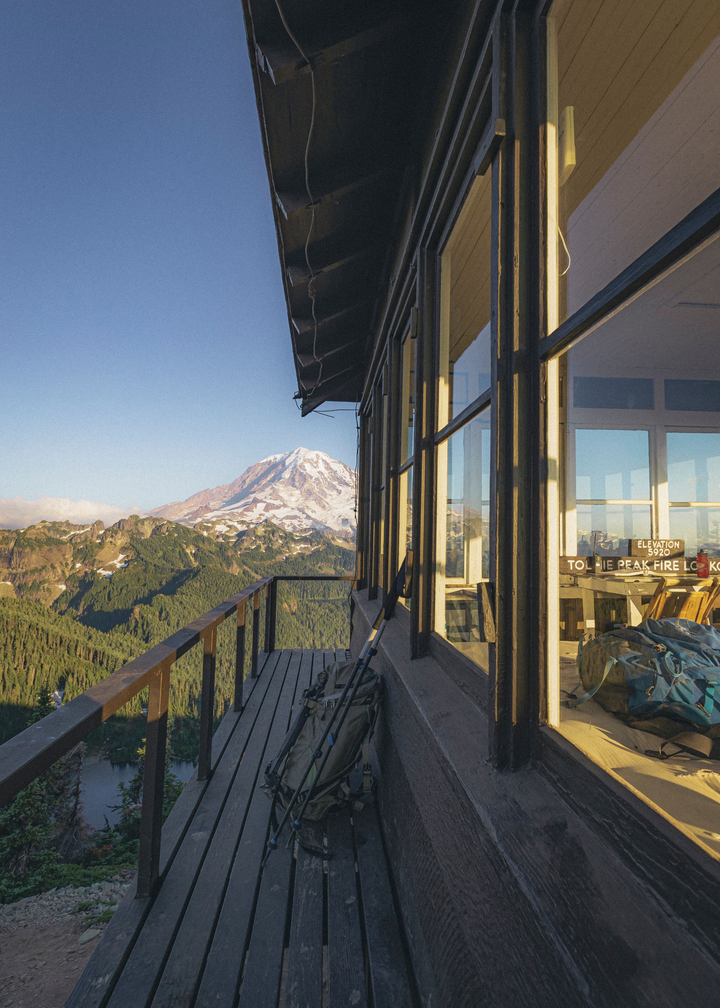 Mt. Rainier from the fire lookout on the top of Tolmie Peak, USA