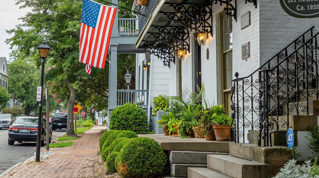 Portsmouth showing a house