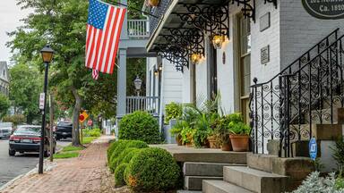 Portsmouth showing a house