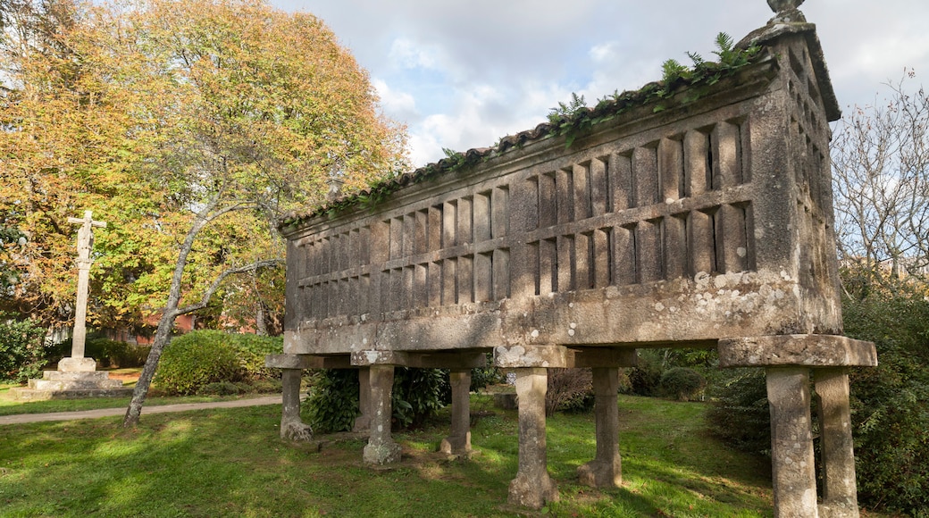 Park, Parque Vista Alegre, Finca Simeon; Horreo, ancient construction, typical granary, Santiago de Compostela.Spain.