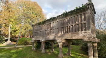 Park, Parque Vista Alegre, Finca Simeon; Horreo, ancient construction, typical granary, Santiago de Compostela.Spain.