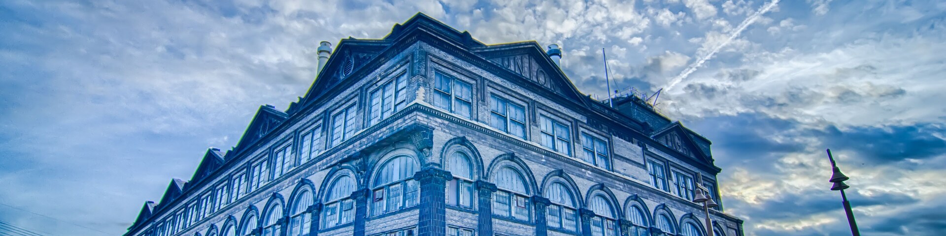 early morning Cityscape of St. Louis skyline in Missouri state