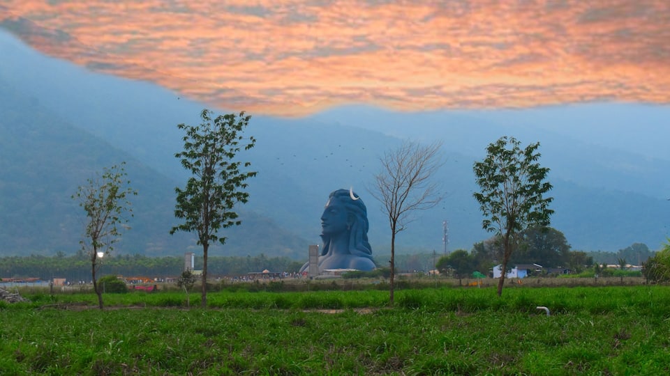BEAUTIFUL ISHA YOGA ADIYOGI SHIVA STATUE PHOTO