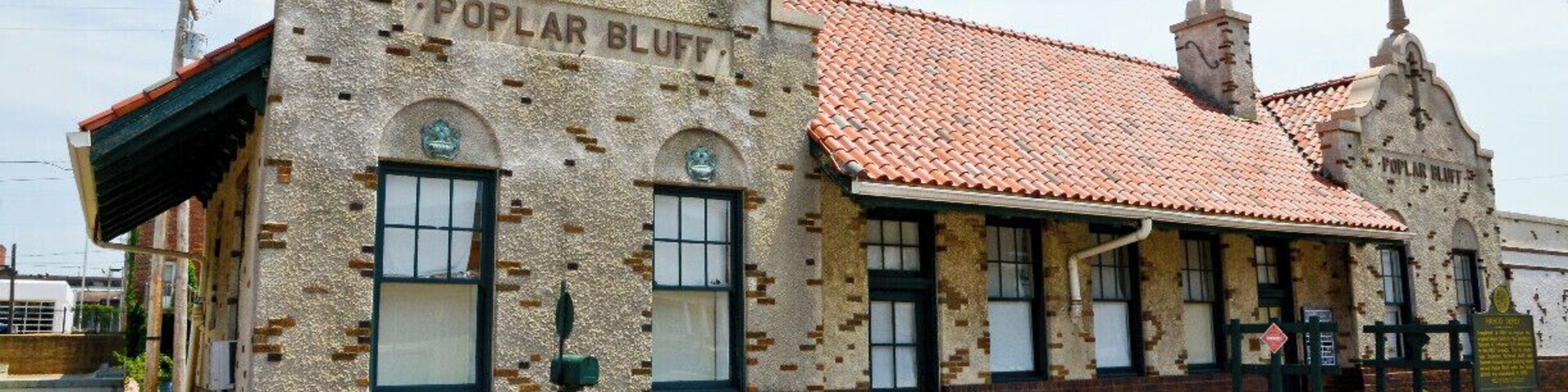 Mini Takes the States 2014 Road Rally Memphis to St.Louis Leg:
Moark Regional Railroad Museum
HOURS: Saturdays 1 p.m. - 4 p.m.
It was not open when I stopped by but there are a few rail cars and a locomotive outside.
This was a cool little town to stop in and take pictures. Lot's of wall murals for some reason, and some very cool architecture. Worth the stop and be sure and enjoy a lunch at Hayden's Drive-In !
#MTTS2014 #minitakesthestates #go11
#train