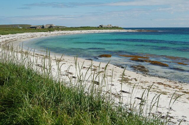 The bay Crossed the dirt track from The Green and took the photo looking NNW