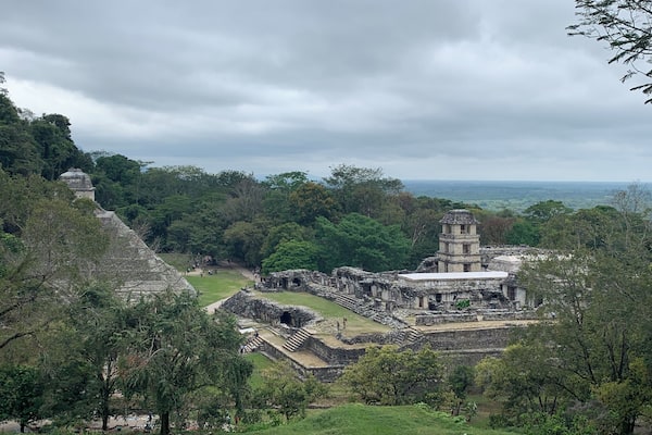 Amazing ruins close to Palenque, Chiapas. Ignore all the vendors in the ruins and buy in-town instead.