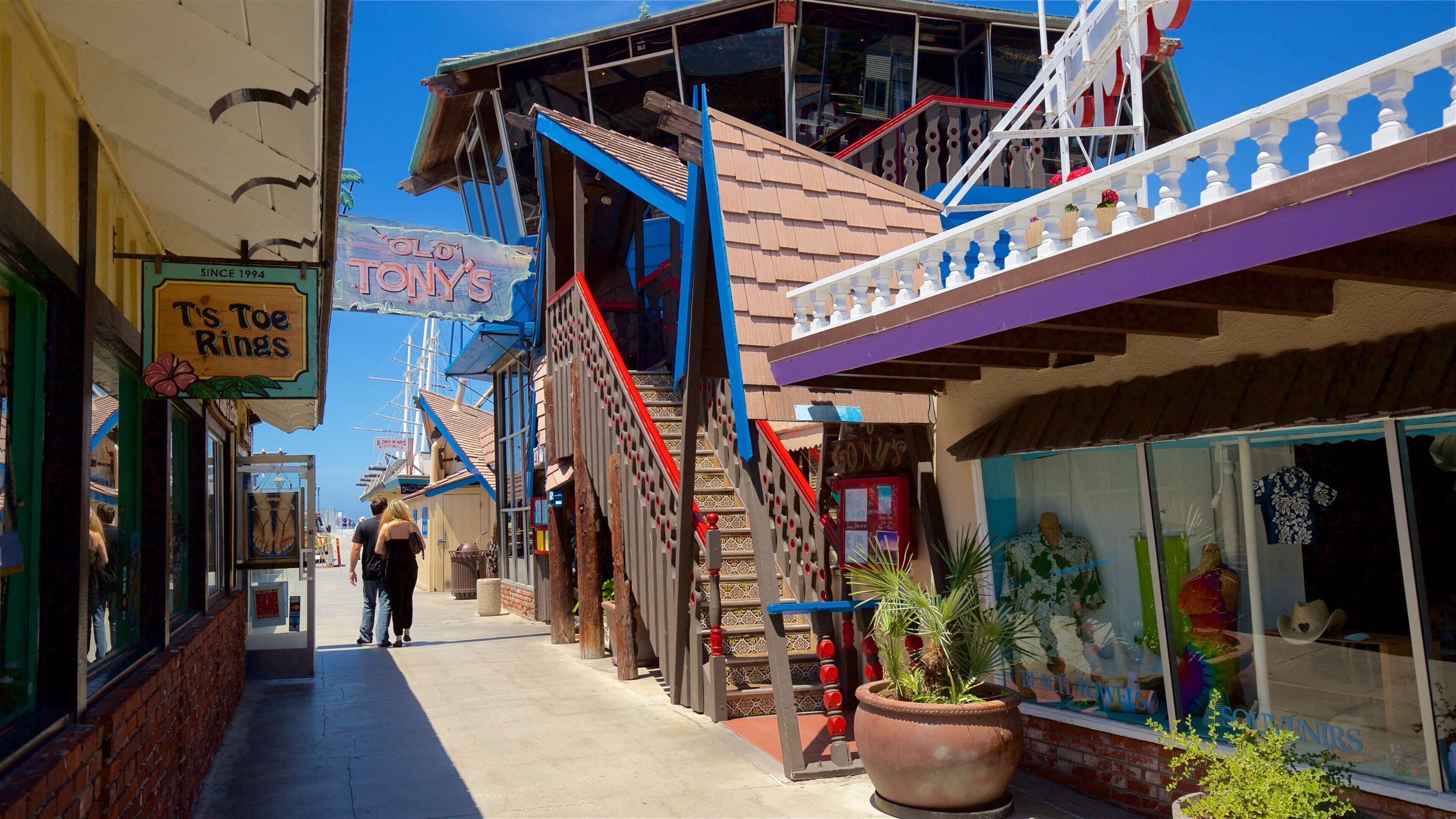 Redondo Beach which includes signage