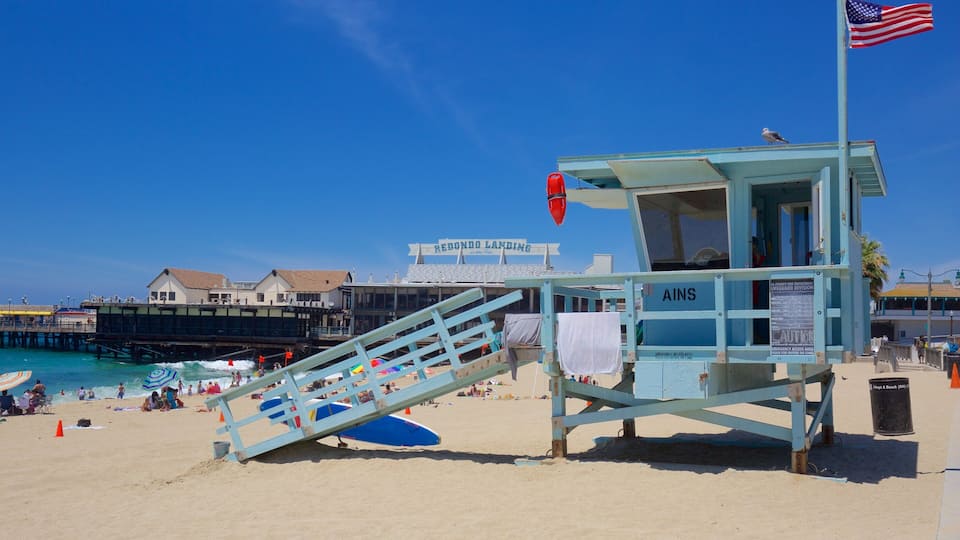 Redondo Beach showing general coastal views, a coastal town and a sandy beach