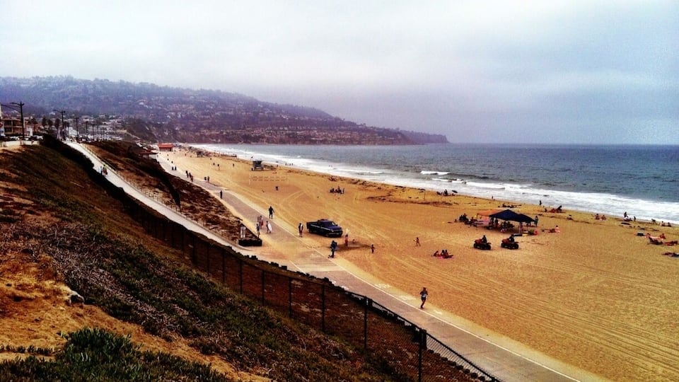 Overcast and cool day at the Redondo beach looking towards Palos Verdes.