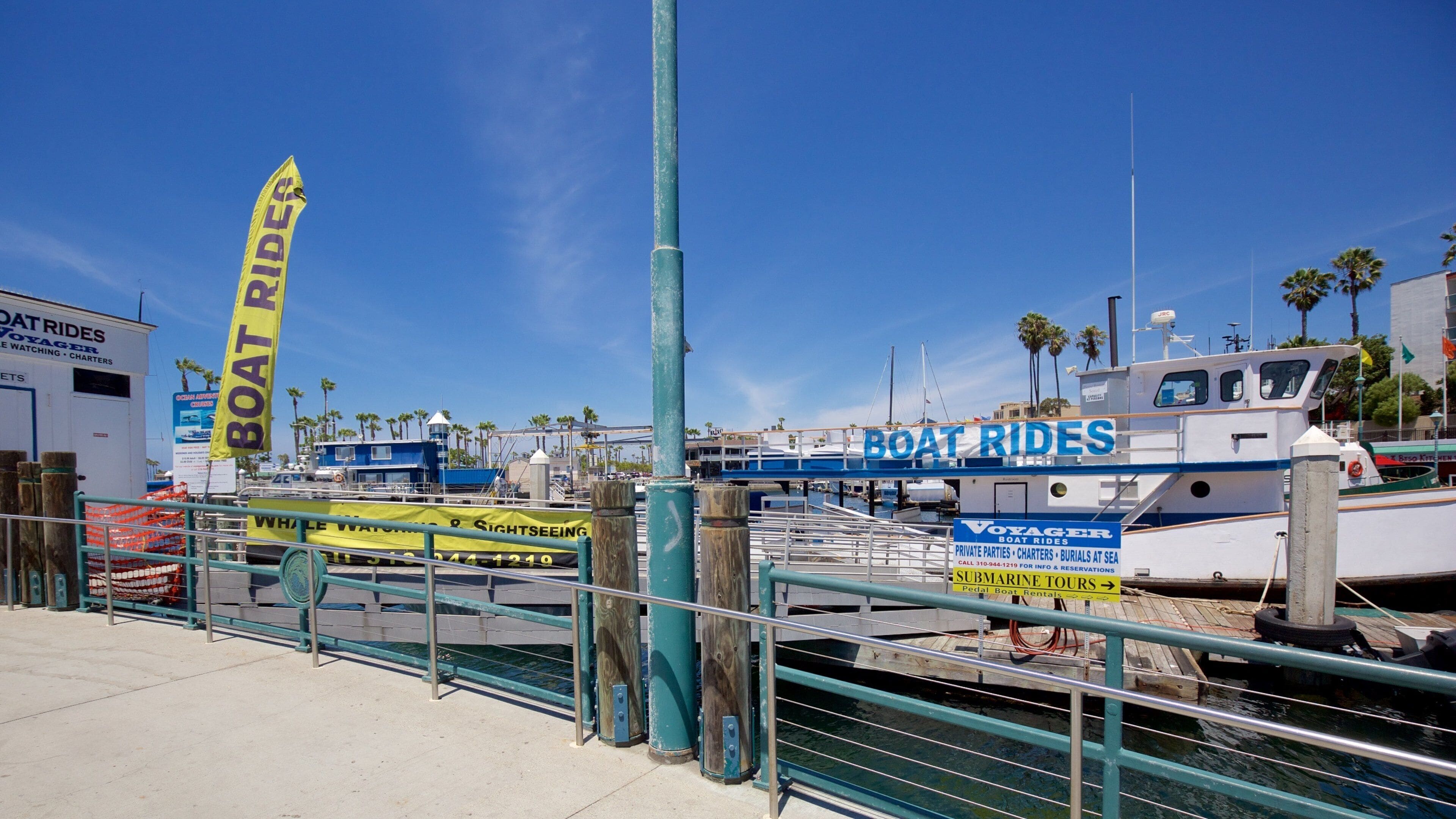 Redondo Beach which includes a coastal town and signage