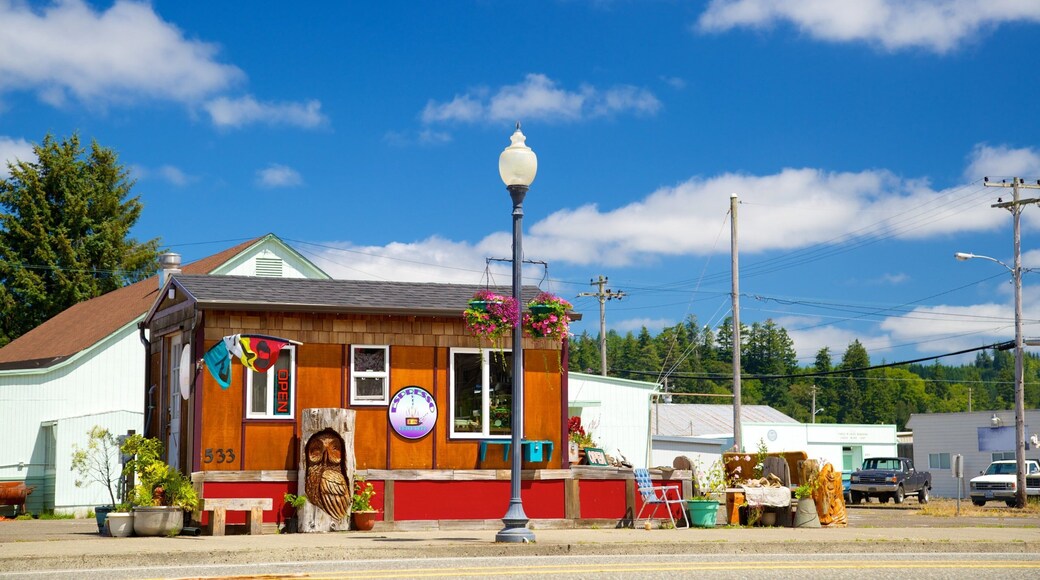 Reedsport featuring street scenes