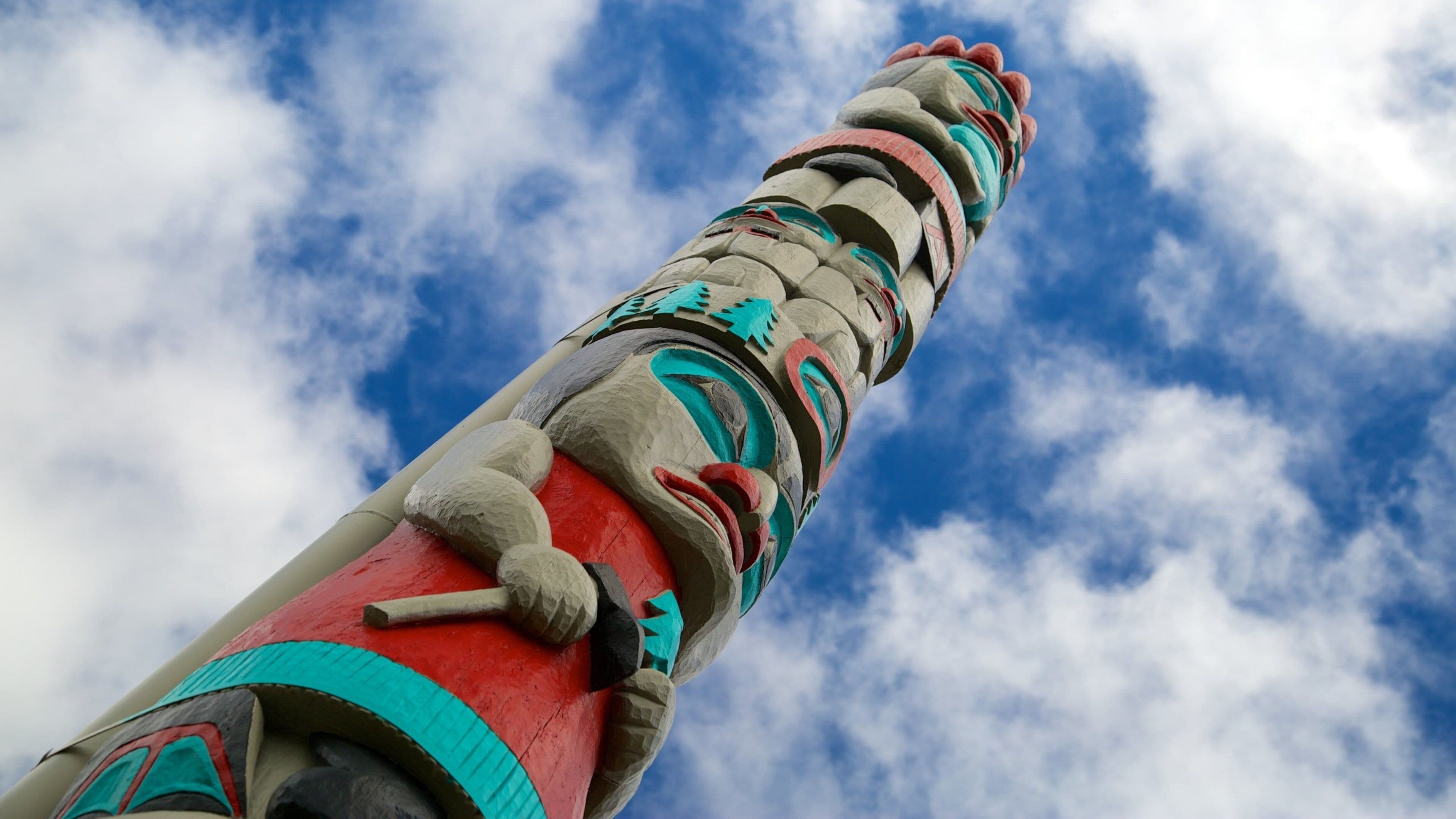 Reedsport featuring outdoor art and a statue or sculpture